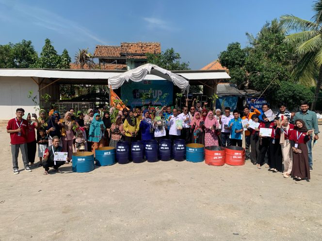 
					Mahasiswa Kuliah Kerja Mahasiswa (KKM) Universitas Primagraha bersama Komite Nasional Pemuda Indonesia (KNPI) Provinsi Banten menggelar kegiatan edukasi lingkungan bertajuk 