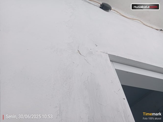 
					Diduga Pembangunan Toilet SMPN 3 Picung Retak-Retak, Kata Somasi Kepada Jurnalis Muncul