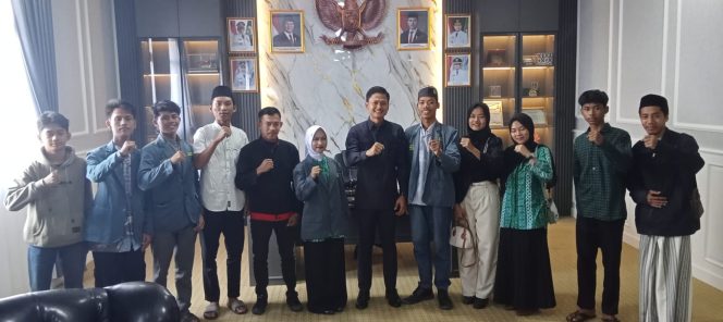 
					Foto. Audiensi PC IPNU IPPNU dengan Wakil Bupati Pandeglang sekaligus penyerahan proposal program kerja (Ist).