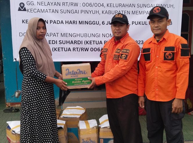
					UAR Korda Mempawah Salurkan Bantuan Korban Kebakaran Sungai Penyuh (Ist)