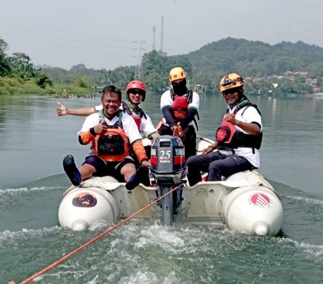 
					Evakuasi Lokasi tim UAR
