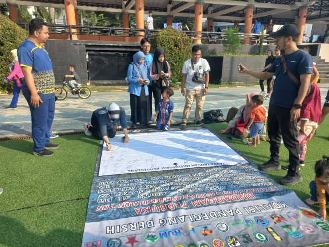 
					Pemuda Pandeglang Tolak Pengiriman Sampah dan lakukan petisi (Dok/nusakata.com)
