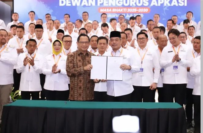 
					Foto. Pelantikan Ketua Umum Apkasi beserta jajaran periode 2025–2030 berlangsung di Jakarta (Ist).