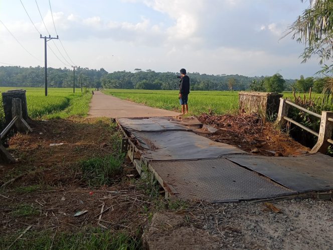 
					Jamabatan Desa Kubangkondang Kecamatan Cisata, Pandeglang Banten menjadi keluhan warga (Dok/nusakata.com)