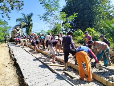 Sering Kecelakaan, 600 Orang Warga Dari 7 RT Desa Cimanyangrai Gotong Royong Bangun Jalan Poros Desa (Dok/Ist)