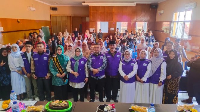 
					Pengurus Daerah Kabupaten Pandeglang mengadakan kegiatan bincang Literasi dalam rangka memperingati Hari Ulang Tahun Ke 20 Forum Taman Bacaan Masyarakat (dok).