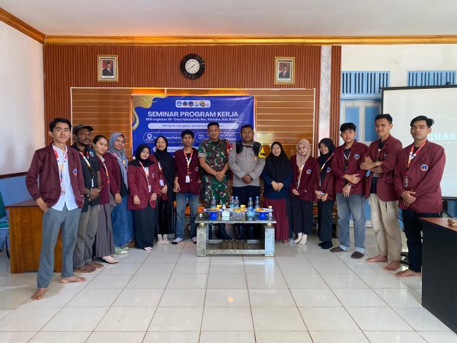 
					Seminar Program Kerja KKN USN Kolaka di Desa Hakatutobu: Dengan tema “Bersama Mengabdi, Bersama Membangun” (Ist)