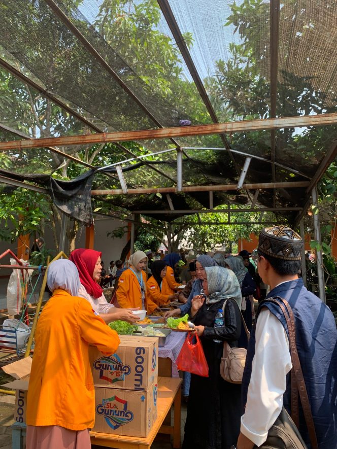 
					Merajut Kenangan, Menghormati Warisan: Sambutan Mahasiswa KKM Universitas Primagraha Kepada Penziarah Luar Kota