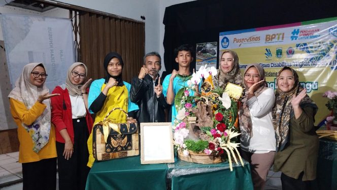 
					Dua Siswa SKH Korpri Pandeglang Raih Medali di Ajang Nasional
