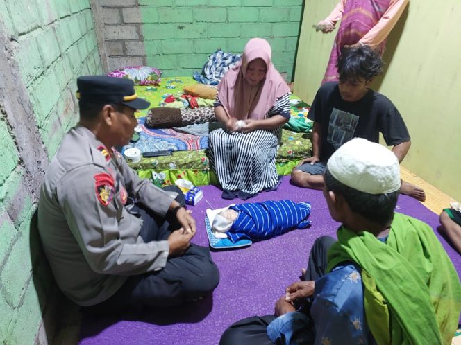 
					Bayi Laki-laki Ditemukan dalam Kardus, Warga Geger