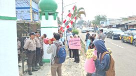 Gerakan Aksi Reformasi Demo didepan Kantor Dinas Pertanian Pandeglang. Jum'at, (8/8/2025).