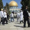 Pemukim ilegal Yahudi dikawal militer zionis Israel menyerbu Masjid Al-Aqsa di Yerusalem Timur. (Ist)