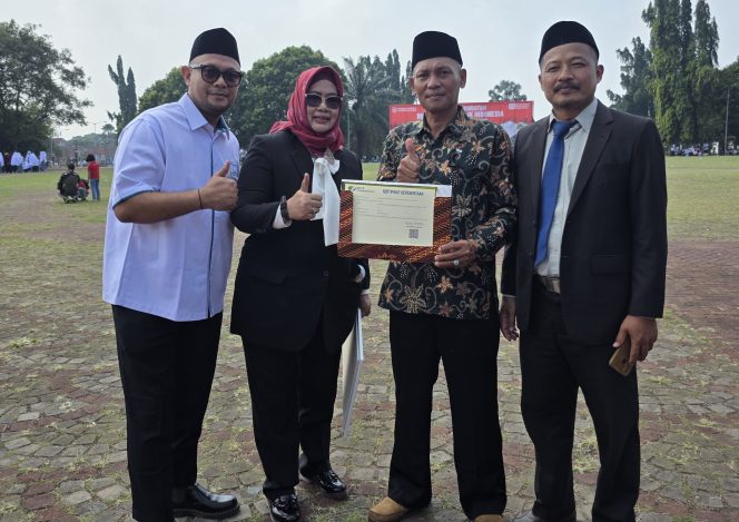 
					Penyerahan Keanggotaan BPJS Ketenagakerjaan Anggota Koprasi Desa (Dok/Ist)