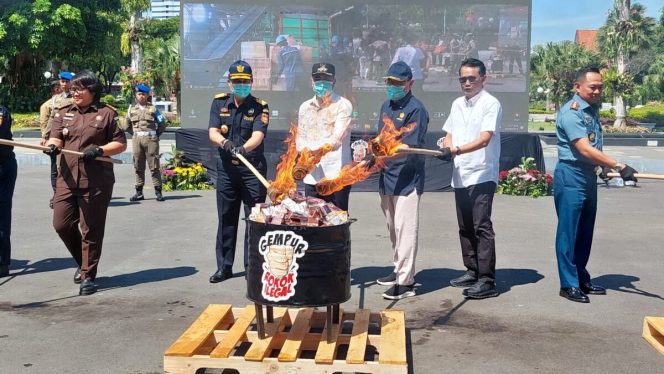 
					Sebelas Juta Rokok Ilegal Dimusnahkan (Foto / Ist)