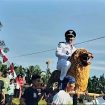 Camat Kecamatan Cisata, Asep Permana dan Apdesi Pandeglang, Cecep Muhidin (Kepala Desa Cibarani). Minggu, (17/8/2025). Saat akan melakukan upacara dengan warga cisata dilapangan tanah merah. (Dok/Warga)