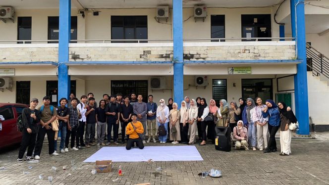
					Himpunan Mahasiswa Jurusan (HMJ) Administrasi Publik dan HMJ Ilmu Pemerintahan STISIP Banten Raya berkolaborasi menggelar diskusi bertajuk “Antropologi Kampus: Membaca Dinamika Sosial dan Budaya Mahasiswa” di Lapangan STISIP, Senin (29/11/2025).