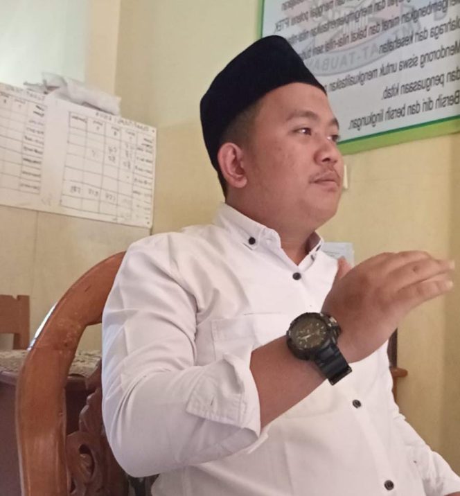
					Raffi, pemuda asli Desa Kadumalati sekaligus mahasiswa asal Pandeglang, angkat suara terkait kerusakan jalan kabupaten yang membentang di wilayah Kecamatan Sindangresmi. Jalan yang menjadi akses utama warga itu sudah lebih dari 10 tahun tidak tersentuh perbaikan.