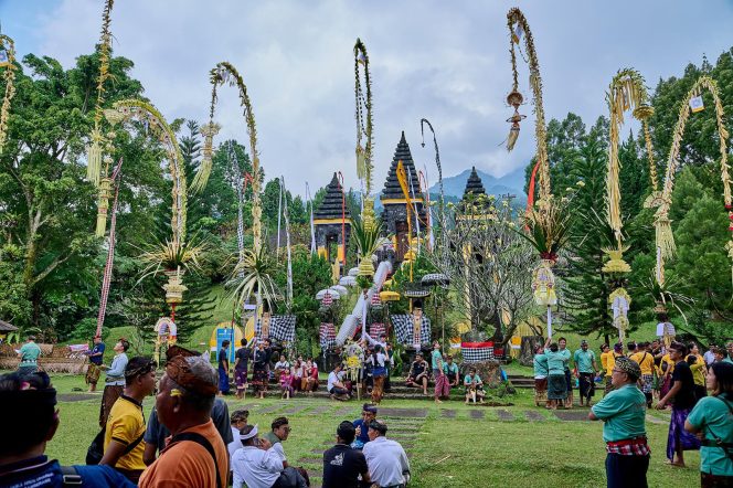 
					Photo: Suasana meriah Festival Penjor se-Jakjaban di PAJK Gunung Salak Bogor (dok: Ist).