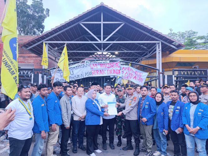 
					PKC PMII Banten Aksi di depan KP3B. Senin, (1/9/2025).