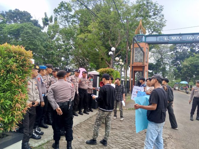 
					LASMI Banten Desak Penegakan Hukum: Dugaan Kerugian Negara Rp917 Juta di DPUPR Pandeglang