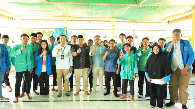
					KPU, Bawaslu, dan Kelompok 7 KKL Desa Simu Gelar Sosialisasi Pendidikan Politik bagi Gen Z di SMAN 1 Maronge. (Ist)