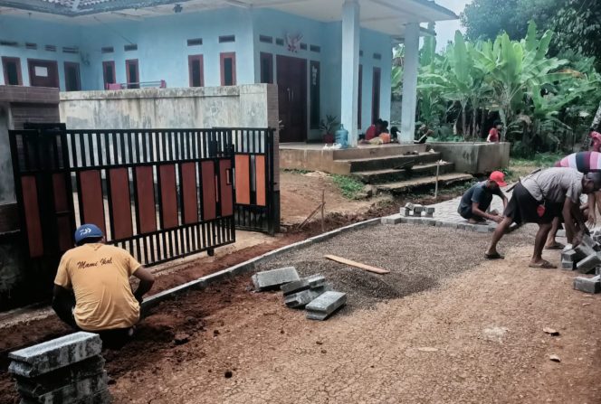 
					Desa Citalahab Membangun Jalan Dan Penyaluran BLTD DD Tahap II. (Ist)