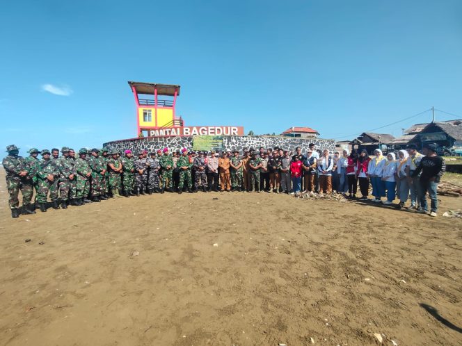 
					SAMBUT HUT Ke- 80 TNI Tahun 2025, Danramil 0313/Malingping Pimpin Bakti Tetorial Prima. (Ist)