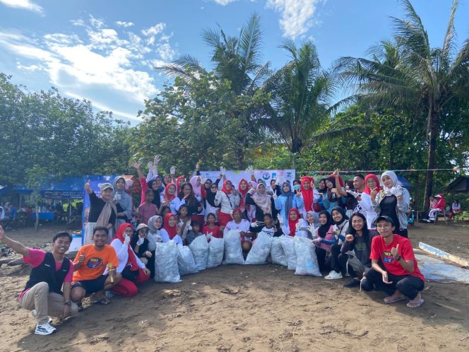
					World Cleanup Day (WCD). Bersih-bersih sampah pantai oleh bank sampah gen z. Minggu, (21/9/2025)