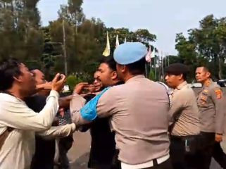 Oknum Aktivis Lakukan Dugaan Pelecehan Profesi kepada Wartawan saat peliputan Demo DPRD Pandeglang. (Ist)
