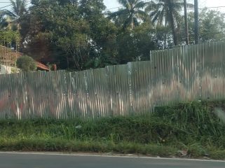 Bangun Waralaba Indomaret di Desa Pasireurih, Kecamatan Cisata di duga belum kantongi izin. (Dok/nusakata.com)
