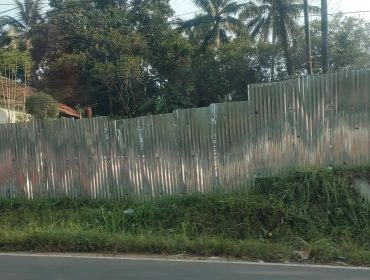 Bangun Waralaba Indomaret di Desa Pasireurih, Kecamatan Cisata di duga belum kantongi izin. (Dok/nusakata.com)