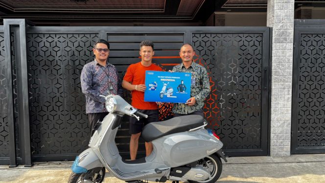 Apresiasi Nasabah, BRI Branch Office Serang Serahkan Hadiah BRImo FSTVL. (Ist)