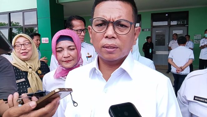 
					Gubernur Banten Dalam Kunjungan Kerjanya Tinjau RSUD Malingping, Komitmen Berikan Pelayanan. Foto Andra Soni tinjau Rumah Sakit Malingping. (Nusakata.com)