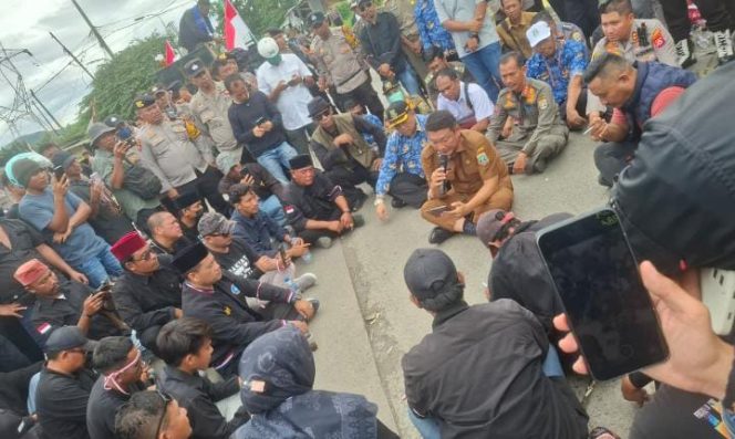 
					Sekda Banten Dinilai Ingkari Janji, Masyarakat Bojonegara Puloampel Merasa Dikerdilkan. (Ist)