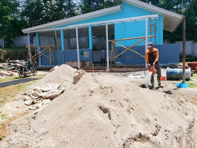 
					Pembangunan Revitalisasi Sekolah SKHN 03 Lebak Di Kadujajar Diduga Abaikan K3 Dan Gunakan Pasir Laut. (Ist)