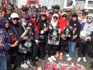 Photo: Ghost Bike dan aksi solidaritas oleh ratusan pesepeda di arena Car Free Day Kota Bekasi (dok: Ist).