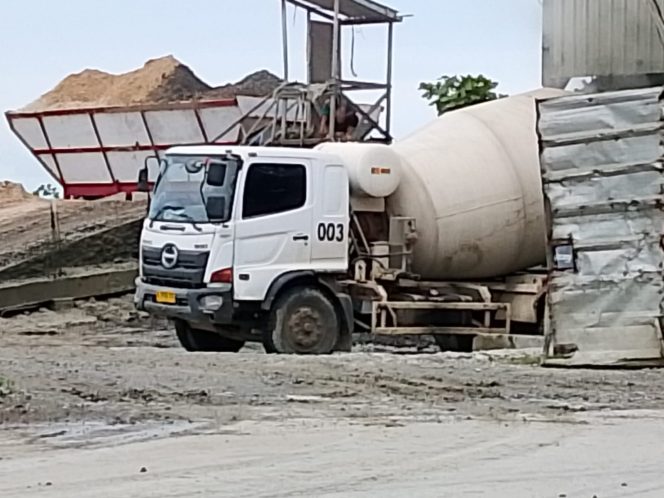 
					Satpol PP Didesak Segera Tutup dan Bongkar Batching Plan PT. BBS Diduga Ilegal di Cihara. (Ist)