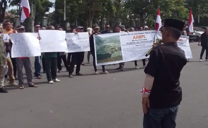 
					Massa AAMPL Gelar Aksi Damai Di Kantor Bupati Lahat Desak Penyelesaian Sengketa Lahan Tambang