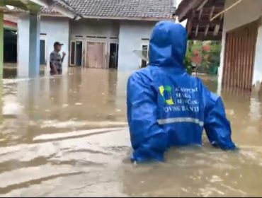 KSB Banten tinjau lokasi warga yang terkena dampak banjir hujan dari malam. Rabu, (05/11/2025).