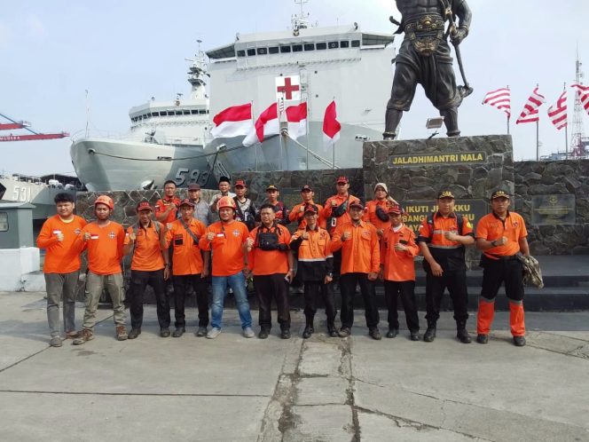 
					Tim Relawan UAR Berangkat ke Tiga Lokasi Bencana Sumatera Bersama TNI AL dari Kolinlamil Jakarta, Ahad 30 November 2025. (Foto: UAR)