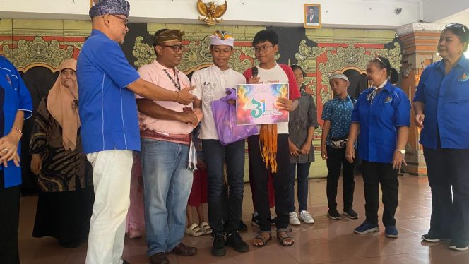 
					Photo: Penyerahan tali kasih berupa bantuan pendidikan dalam rangka HUT ke-31 Hotel Horison Ultima Bekasi (dok: BBB Peduli)
