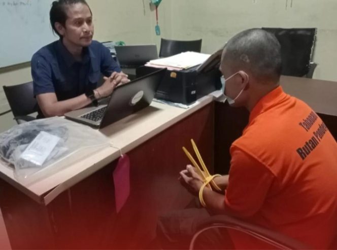 
					Kepolisian Polres Pandeglang Tangkap Seorang Ayah Hamili Putri Sendiri. Selasa, (9/12/2025). (Dok/Ist)