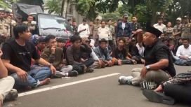 Anggota DPRD Banten Adu Mulut dengan Massa Aksi Tuntutan Perbaikan Jalan di KP3B. (Ist)