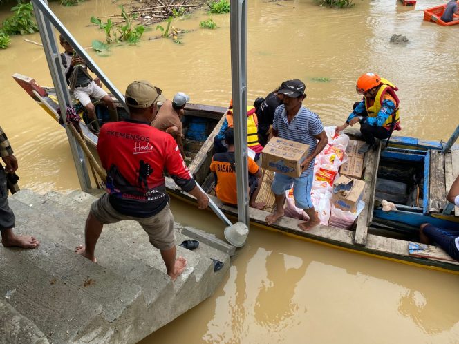 
					Alfiyah Mubarok Indonesia Sasar Warga Korban Banjir Berikan Bantuan. (Ist)