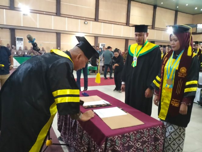 
					Sidang Senat Terbuka Dalam Rangka Yudisium Dan Wisuda Program Sarjana Dan Magister. (Ist)
