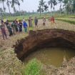 Fenomena Lubang Besar Ditengah Persawahan. (Dok:Ist)