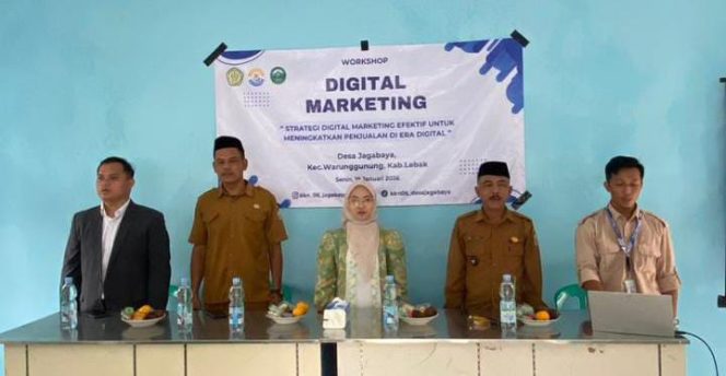
					Kelompok Kuliah Kerja Nyata (KKN) Kelompok VI Desa Jagabaya, Kecamatan Warungunung, Kabupaten Lebak menggelar Workshop Digital Marketing bertema “Strategi Digital Marketing Efektif untuk Meningkatkan Penjualan di Era Digital”, Senin (19/1/2026).