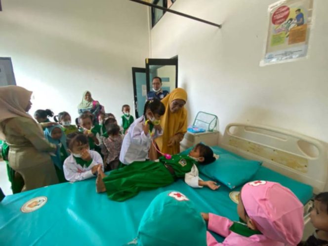 
					Outing Class PAUD Madani di Puskesmas Sukses Digelar, Edukasi Kesehatan Sejak Dini Jadi Fokus Pembelajaran