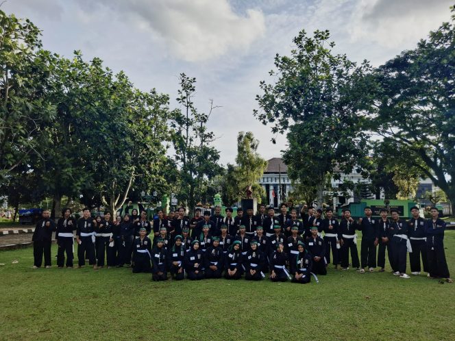 
					PSHT Cabang Pandeglang Gelar UKT Sabuk Hijau ke Putih di Lapangan Kodim 0601. (Ist)