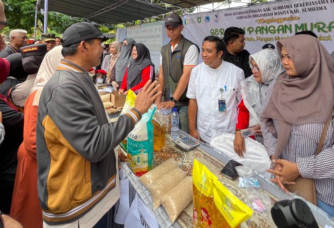 
					Bulog Sumbawa Gelar GPM di Lapangan Pahlawan, Pastikan Harga Beras Stabil dan Stok Aman